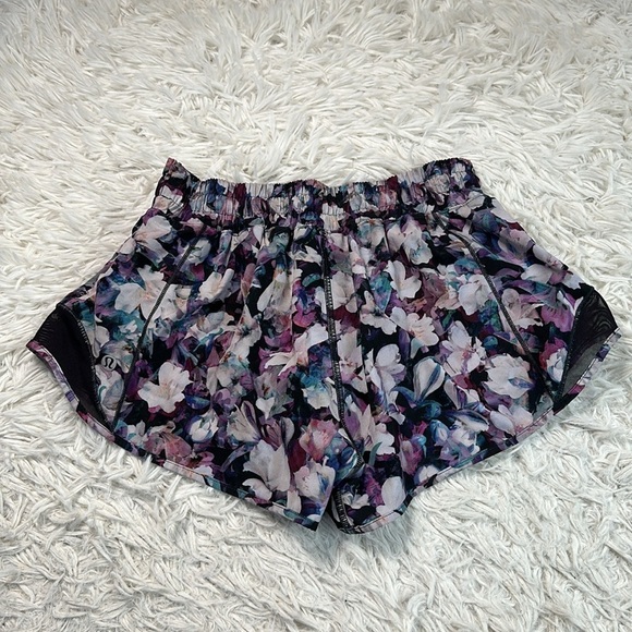 Lululemon Hotty Hot Short II *2.5" Utopia Multi / Deep Phantom - Picture 5 of 6